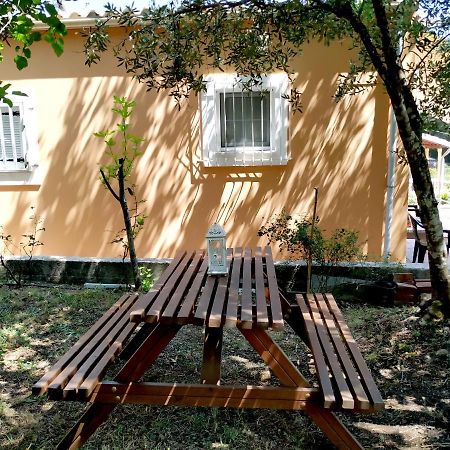 Family Holiday Apartment With Garden & Bbq Velonádesz Kültér fotó
