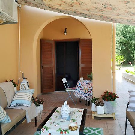 Family Holiday Apartment With Garden & Bbq Velonádesz Kültér fotó