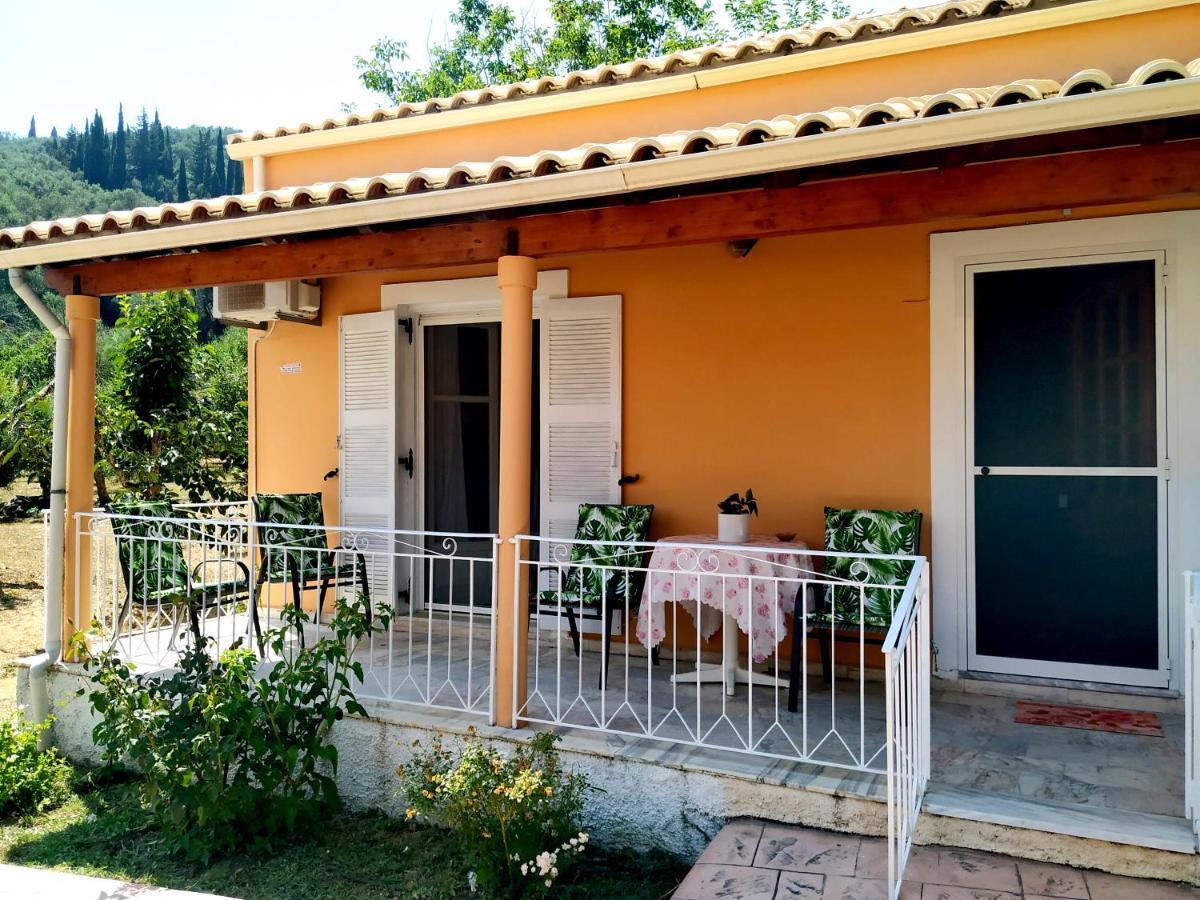 Family Holiday Apartment With Garden & Bbq Velonádesz Kültér fotó