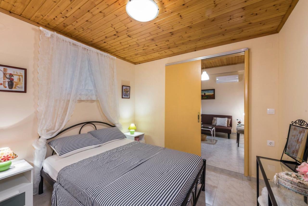 Family Holiday Apartment With Garden & Bbq Velonádesz Kültér fotó