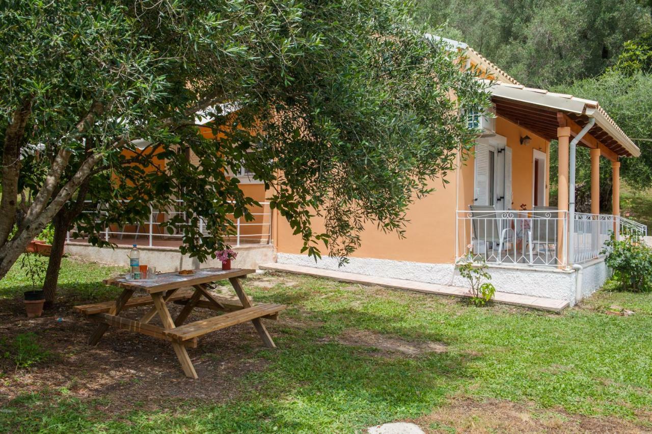 Family Holiday Apartment With Garden & Bbq Velonádesz Kültér fotó
