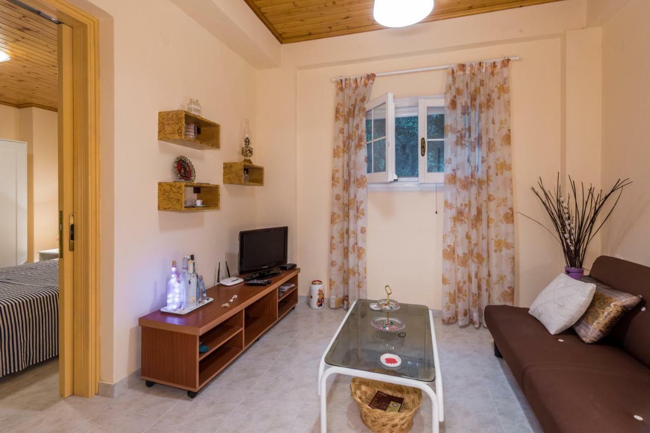 Family Holiday Apartment With Garden & Bbq Velonádesz Kültér fotó