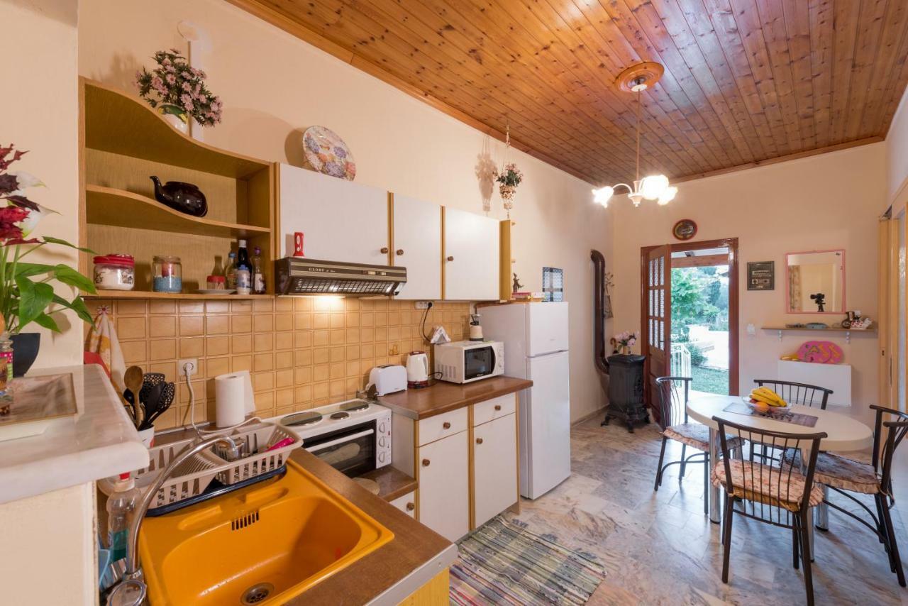 Family Holiday Apartment With Garden & Bbq Velonádesz Kültér fotó