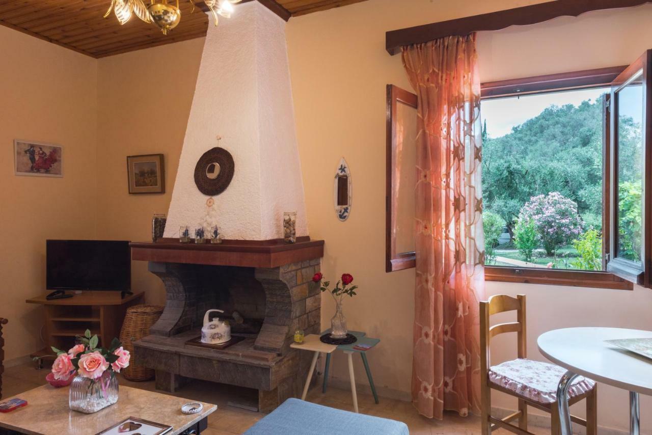 Family Holiday Apartment With Garden & Bbq Velonádesz Kültér fotó