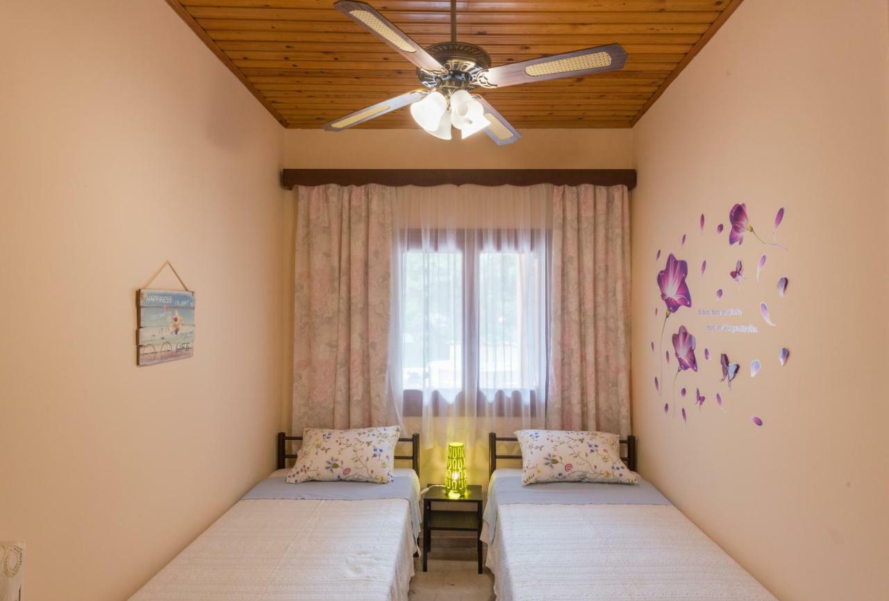 Family Holiday Apartment With Garden & Bbq Velonádesz Kültér fotó