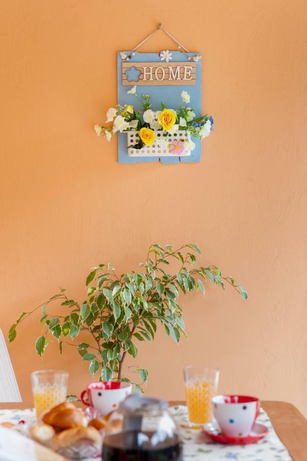 Family Holiday Apartment With Garden & Bbq Velonádesz Kültér fotó
