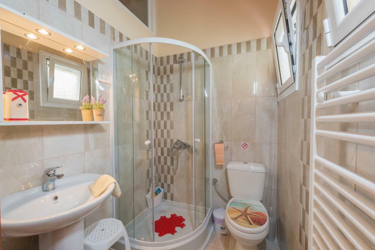 Family Holiday Apartment With Garden & Bbq Velonádesz Kültér fotó