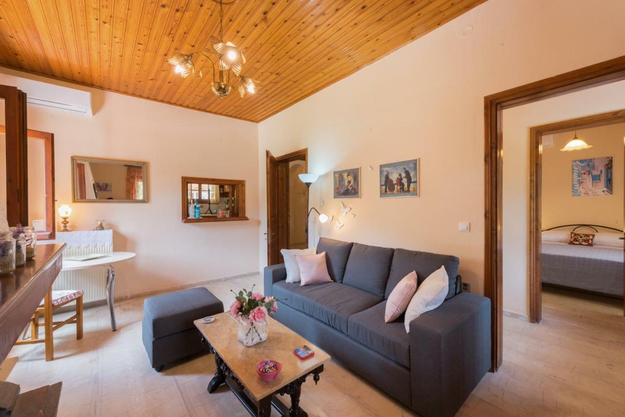 Family Holiday Apartment With Garden & Bbq Velonádesz Kültér fotó