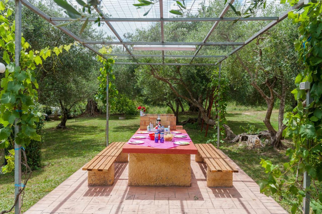 Family Holiday Apartment With Garden & Bbq Velonádesz Kültér fotó