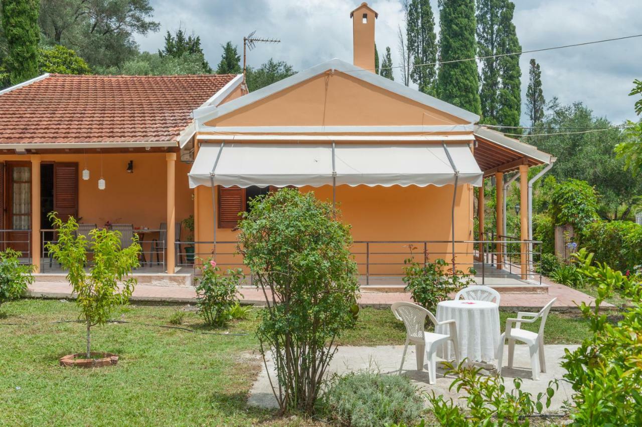Family Holiday Apartment With Garden & Bbq Velonádesz Kültér fotó